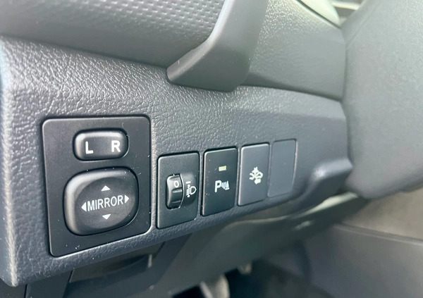 Toyota Auris cena 51900 przebieg: 102475, rok produkcji 2017 z Toruń małe 232